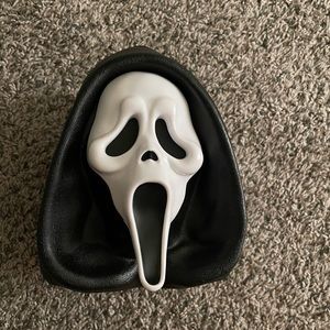 AMC scream mask popcorn bucket
